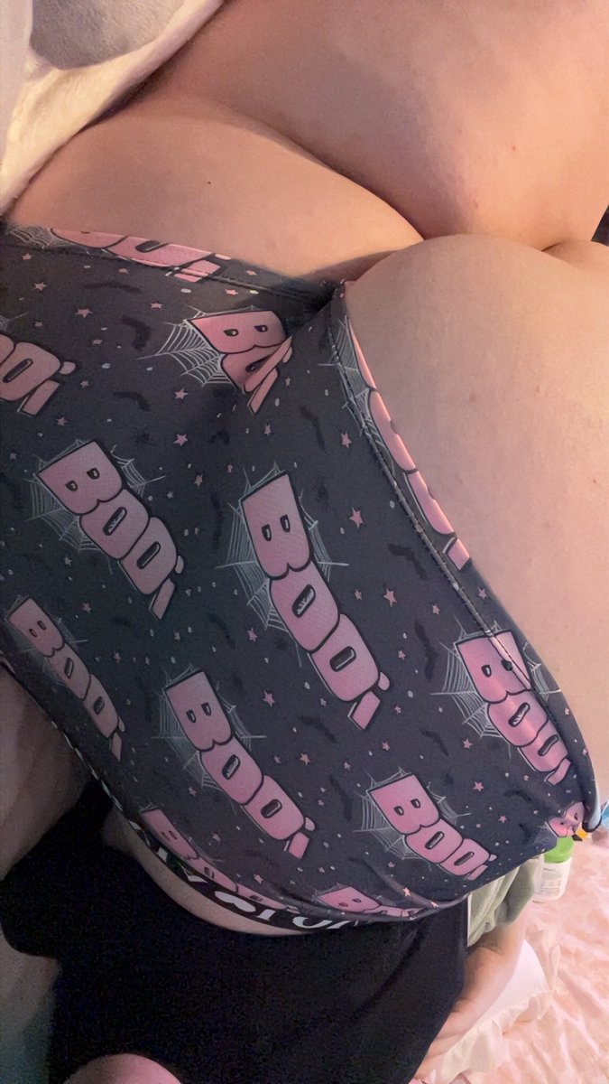 watch_Lilly's tweet photo. Wanna fuck me from behind 🤪💜 #bigbutt #softnsfw #thick https://t.co/1DERPqtBuG