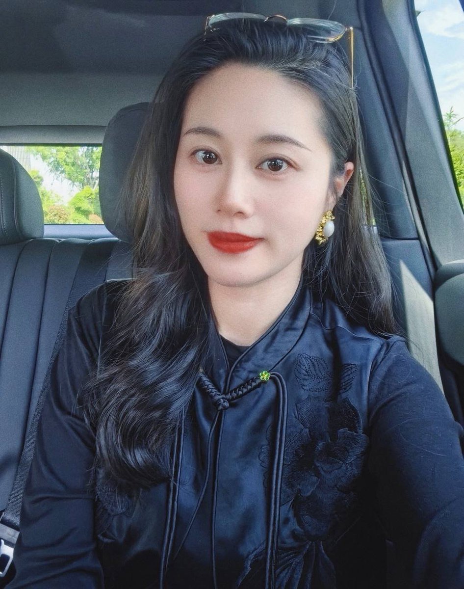 JamesArmst70356's tweet photo. 对一个三十多岁的女性，你们叫阿姨还是姐姐呢！ https://t.co/NMdsRJnOmO