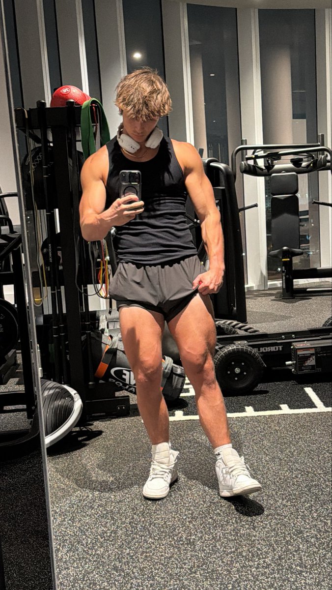 Jake_Shredded's tweet image. Leg day🙂‍↕️
#legs #physique #bodybuilder