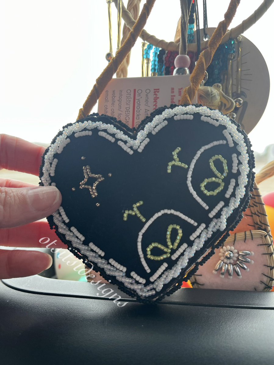 otsitsidesigns tweet media