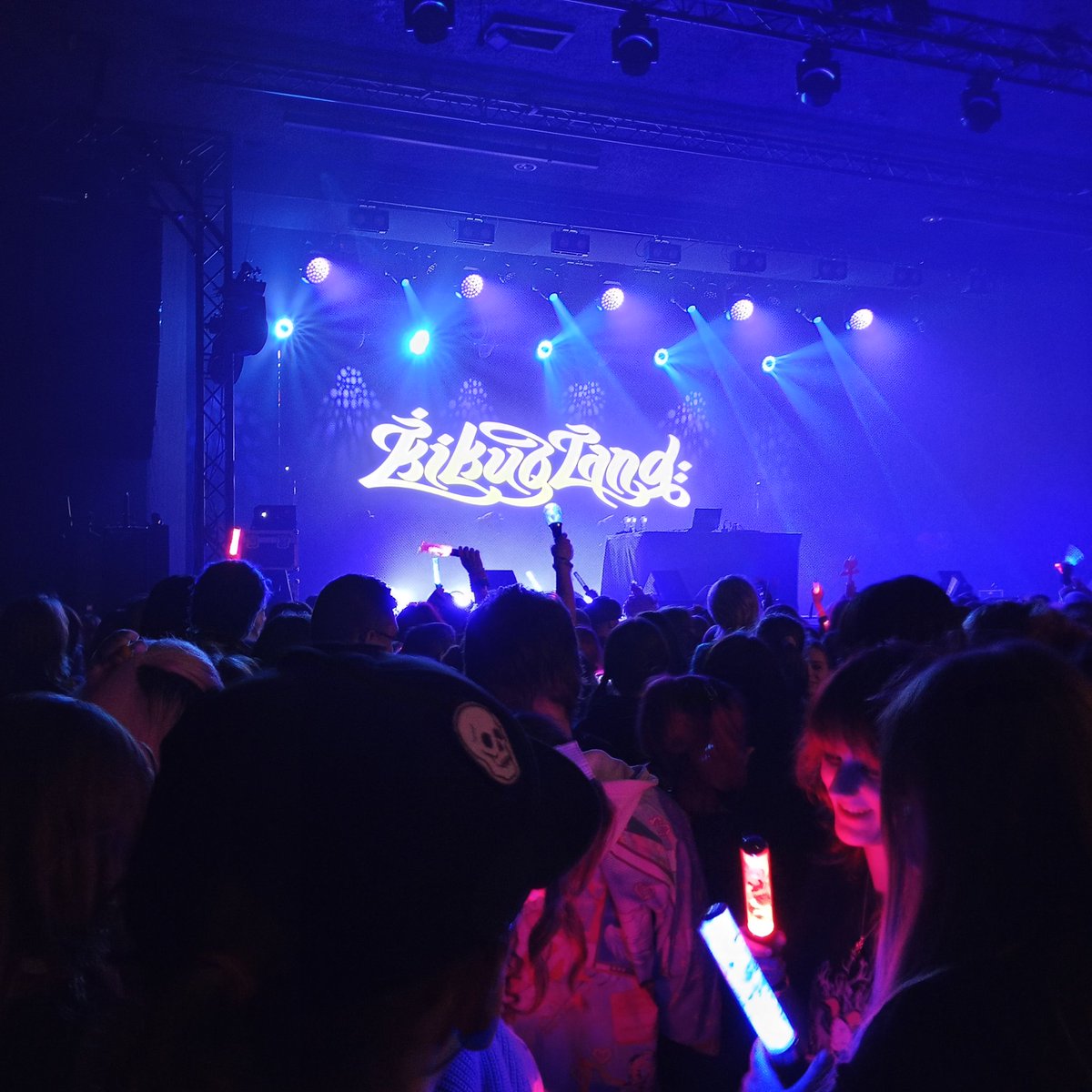 _heartcy's tweet image. now we #wait