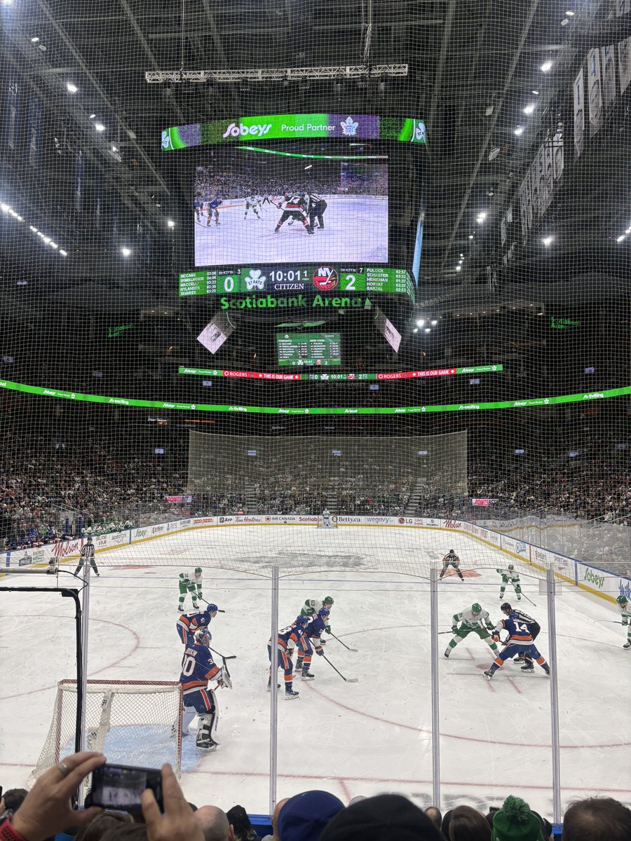 OddsAnchor_11's tweet photo. Tough night to have Leafs ML .. decent seats though 🤷‍♂️ #oddsanchor #sportsbetting #justcantrunoutofloot https://t.co/Ja85pZXNNZ