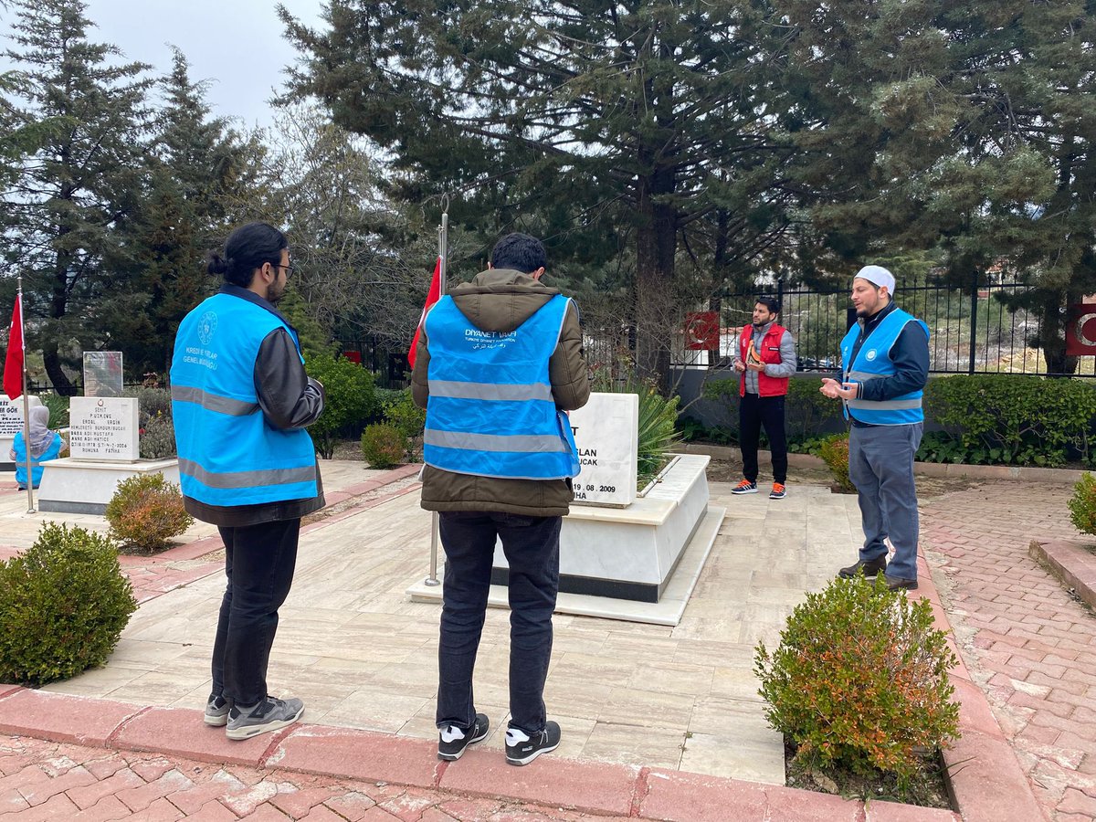 GSB_BucakGM's tweet photo. 🇹🇷 18 Mart Çanakkale Zaferi ve Şehitleri Anma Günü’nün 111. yılında, Bucak ve Oğuzhan Yurdunda kalan gençlerimizle birlikte şehitliğimizi ziyaret ederek vatan uğruna canlarını feda eden kahramanlarımızı dualarla andık.

#18MartÇanakkaleZaferi
#ÇanakkaleGeçilmez https://t.co/tSZ05AAkQ0