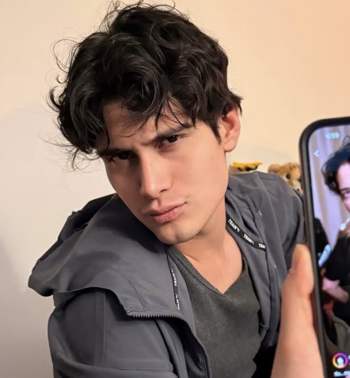 ｏ
    ○
╭◜◝  ͡  ◜  ͡  ╮      ╭◜◜◝  ͡  ◝╮
(       him      )       (      him  !   )
╰◟◞  ͜  ╭◜◝  ͡ ◜◝  ͡  ╮◞◟◞ ╯
 　 　   (     him ♡    ) 
 　　    ╰◟◞  ͜   ◟◞ ╯