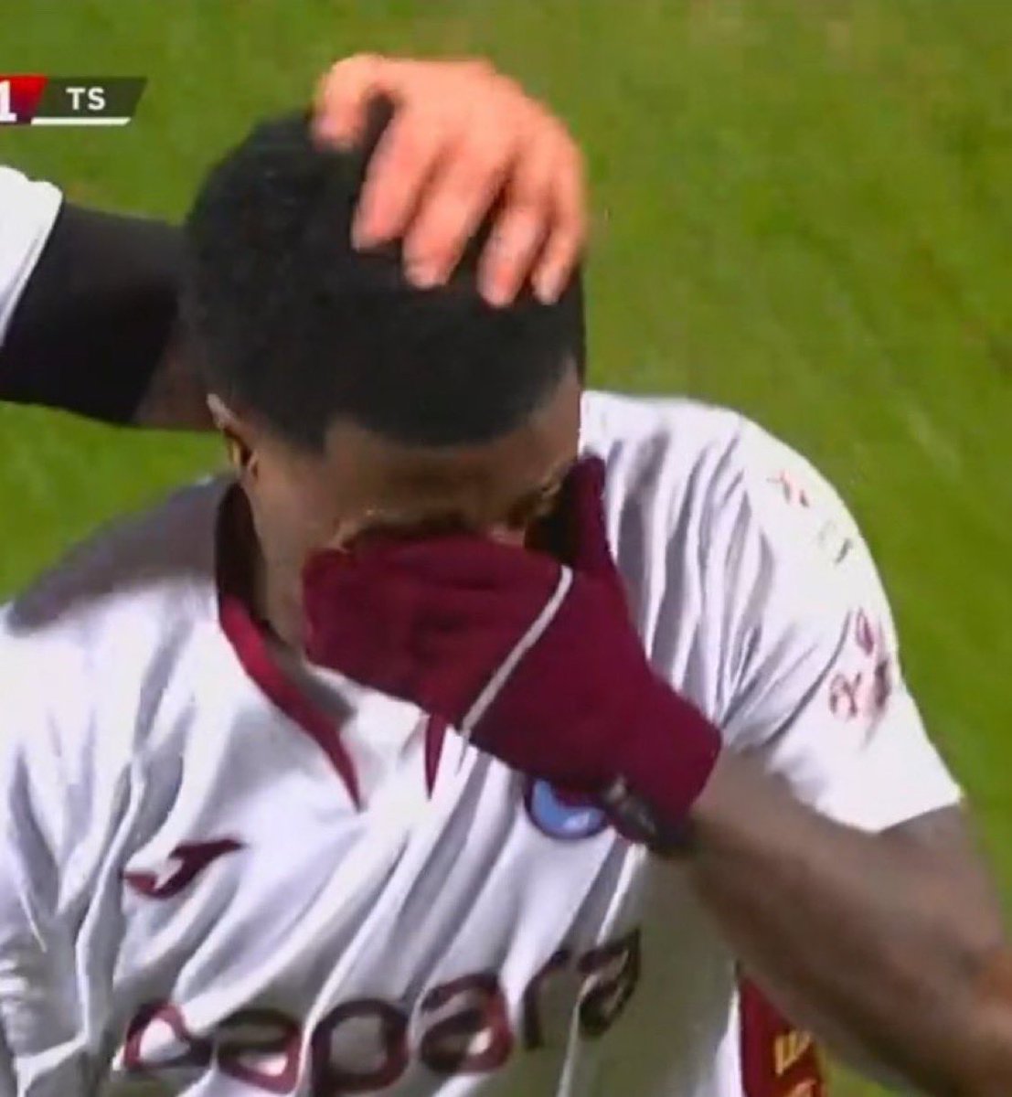 No Contex Ts tweet media