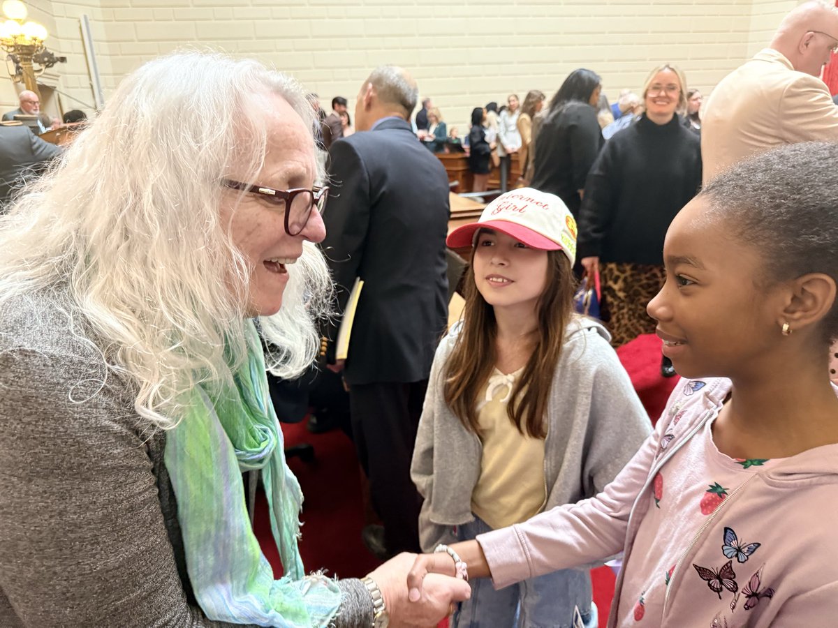 RI KIDS COUNT tweet media