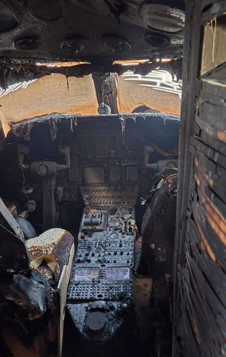 إحدى الطائرات الثلاث التي تفحمت في مطار بن غوريون في تل أبيب..
#طرد_امریکا_مطلب