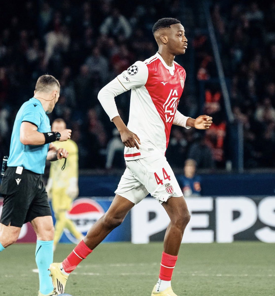 Le reportage sur le retour de Nibombe dans le monde du football c’est tellement émouvant, super mec, la tête sur les épaules et beaucoup d’espoirs en lui🙏🏼🇲🇨

Bravo <a href="/AS_Monaco/">AS Monaco 🇲🇨</a> pour ce petit reportage.

Force Sam🙏🏼👏🏼