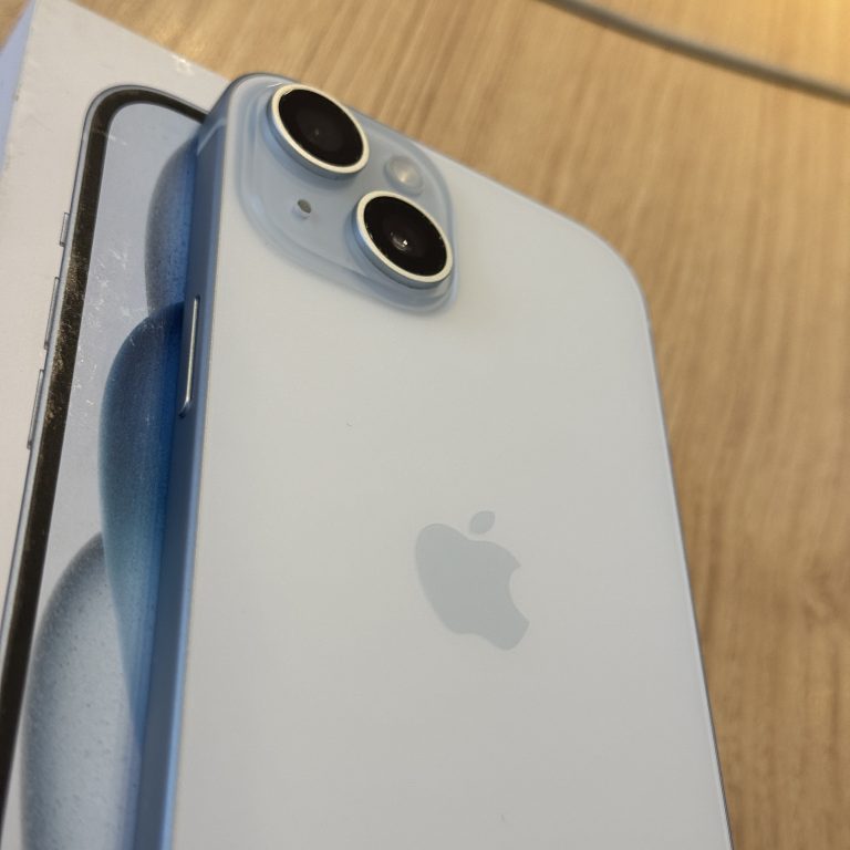 badprecos's tweet photo. *Apple iPhone 15 (128GB) (Azul)*

* Oferta válida pelo APP

Cupom: PODECOMPRAR

R$ 3.654,10 no pix
R$ 4.069,00 em até 12x

https://t.co/gYjecGVem6
__

Entre nos grupos da Bad Preços:
https://t.co/BItgZWCOVv https://t.co/UOvp2PHjTY