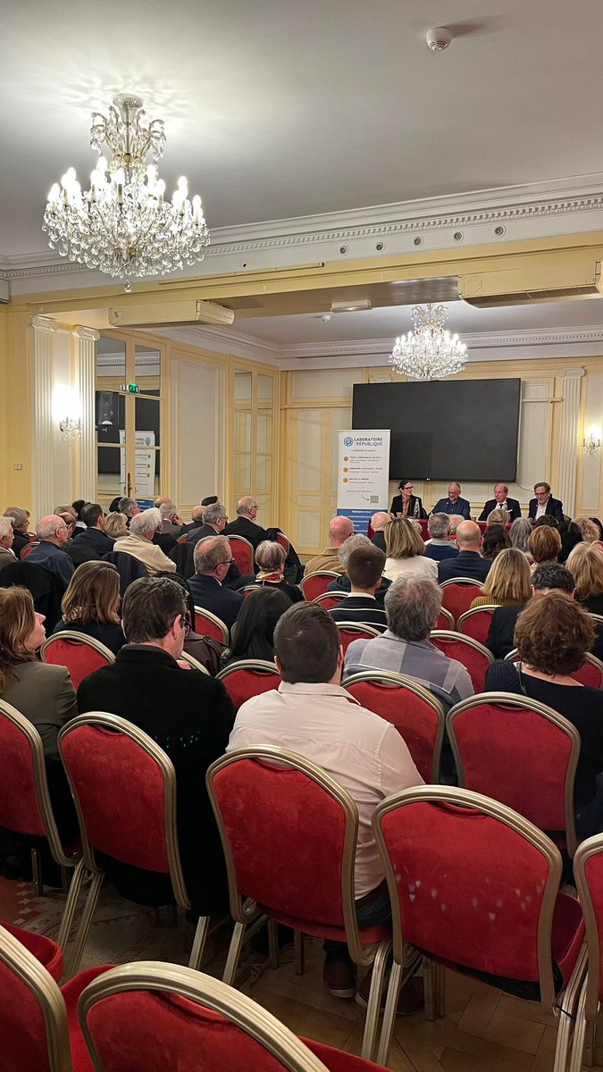 Le Laboratoire de la République tweet media
