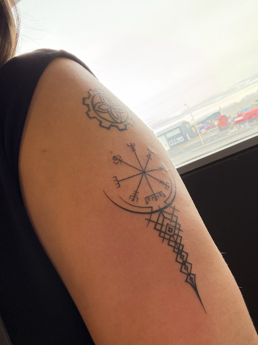 Rania // underflowR tweet media