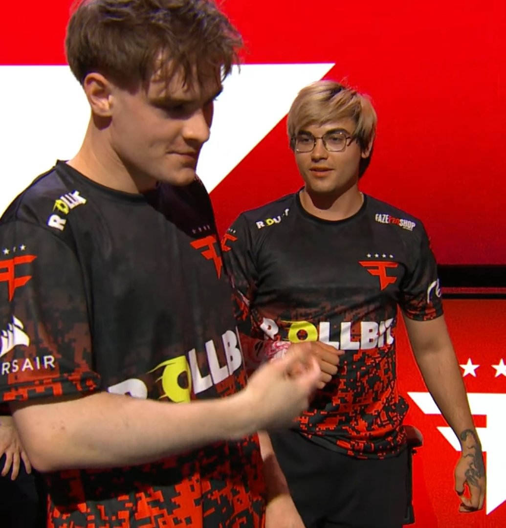 Bee hive in the yard tweet media