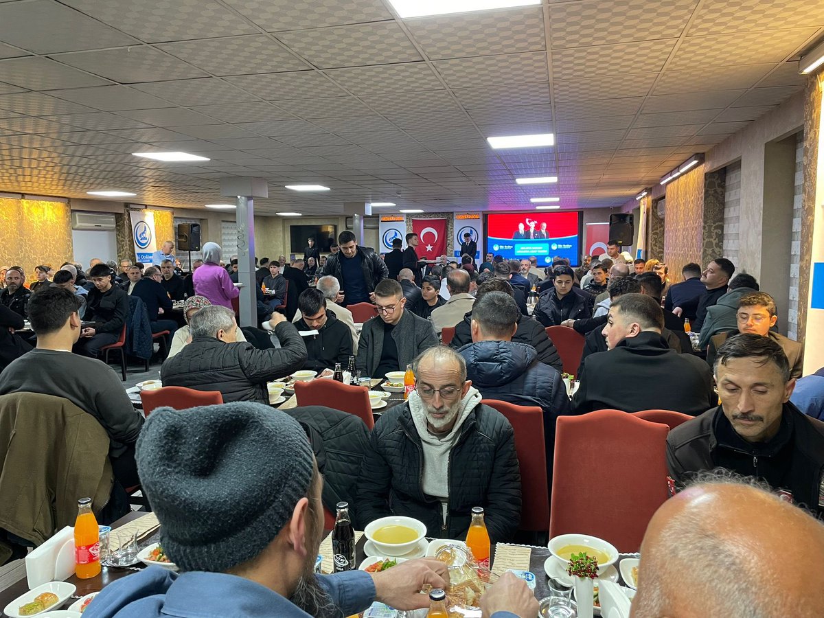 du_ulkuculeri's tweet photo. Düzce Ülkü Ocakları olarak düzenlediğimiz iftar programını başarıyla gerçekleştirdik. Katılım sağlayan çok değerli gönüldaşlarımıza teşekkür ederiz. 
Rabbim birliğimizi ve dirliğimizi daim eylesin, tuttuğumuz oruçları kabul buyursun.
#DüzceÜlküOcakları https://t.co/NN2PdcRd0G