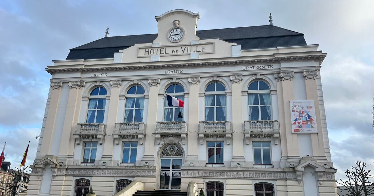 "Quatre, c'est trop" : à Yvetot, des électeurs agacés par le maintien de toutes les listes pour le second tour des élections
➡️ l.francebleu.fr/WkQD