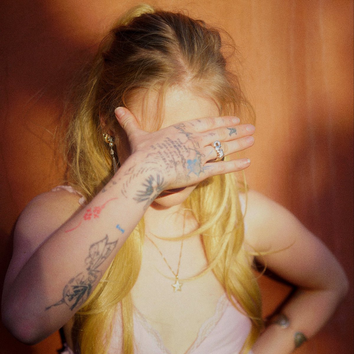 LILY…………….is that you? tweet media