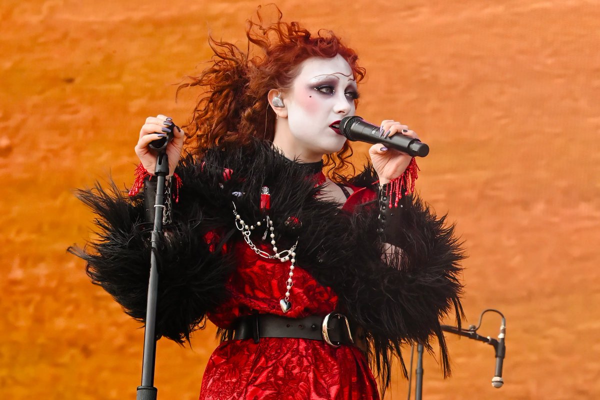 UpdateCharts tweet media