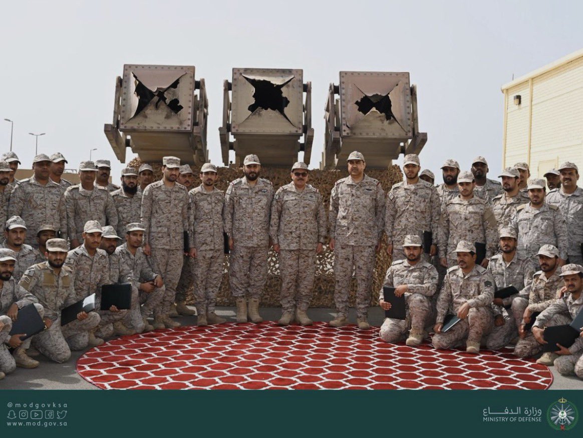 #شكرا_رجال_الدفاع_الابطال
الشكر لايفي حقهم؛فهم فرسان الموقف وأبطال الحدث وجبال العزم!
وهم يواجهون صواريخ ومسيرات العدو بكل ثبات وكفاءة وإيمان،
وفي مثلهم قال المتنبي:
وقفتَ وما في الموت شك لواقف 
كأنك في جفن الردى وهو نائم
تمر بك الأبطال كلمى هزيمة 
ووجهك وضاح وَثغرك باسم!
فجزاهم