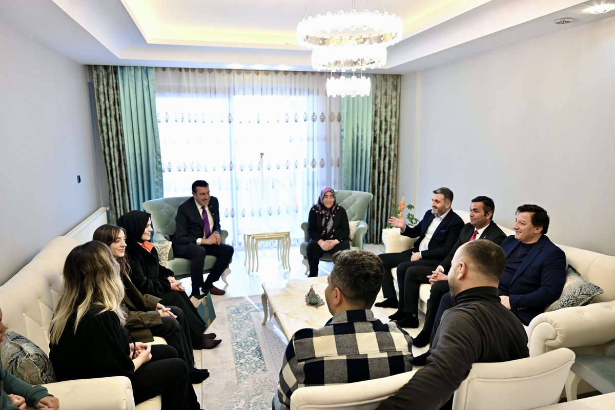 18 Mart Çanakkale Zaferi’nin yıl dönümü ve Şehitlerimizi Anma Günü dolayısıyla; geçmiş dönem Gümrük ve Ticaret Bakanımız Sayın <a href="/bulenttufenkci/">Bülent Tüfenkci</a> , teşkilat mensubu arkadaşlarımız, meclis üyelerimiz ve Şehit Aileleri Vakfı Malatya Şube Başkanı Gazi Zeynal Selağzı ile birlikte, aziz