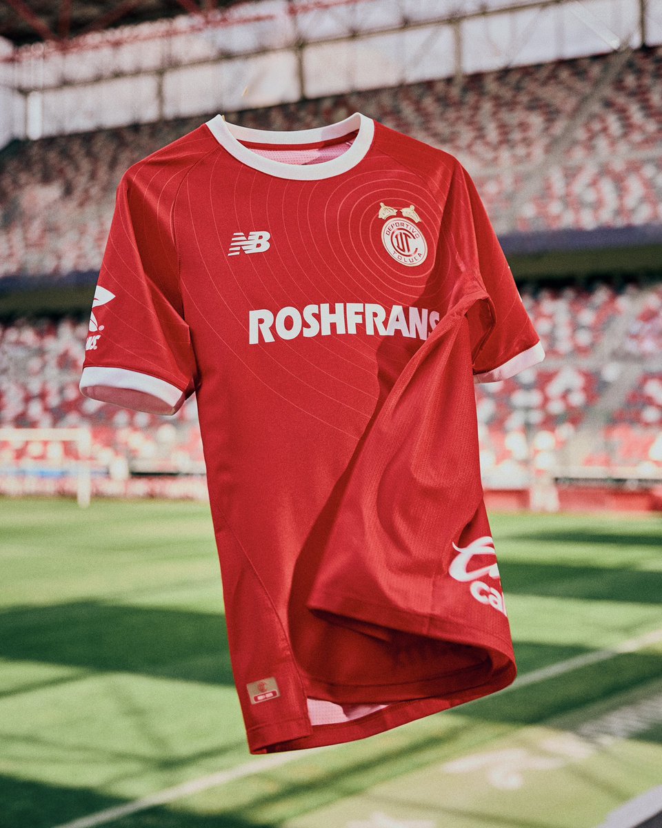 TolucaFC's tweet photo. Los detalles de la camiseta del BICAMPEÓN 👑👑 

2025 unidades. A la venta a partir del 31 de marzo 📆 @newbalance https://t.co/S47CeGdW6J