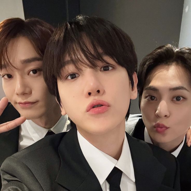 Stenkpop's tweet photo. CBX, I'm with you. Whether you win or not, know that I will always support you, no matter what path you choose ❤️
TOGETHER WITH CBX 💚❤️💙
#AlwaysOnTheCBX_Side
#항상CBX측에서
#EXO_is_9
#CHEN
#BAEKHYUN
#XIUMIN https://t.co/xA1F1YSlZF