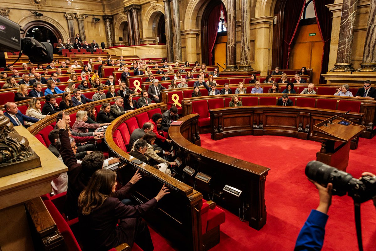 Parlament de Catalunya tweet media