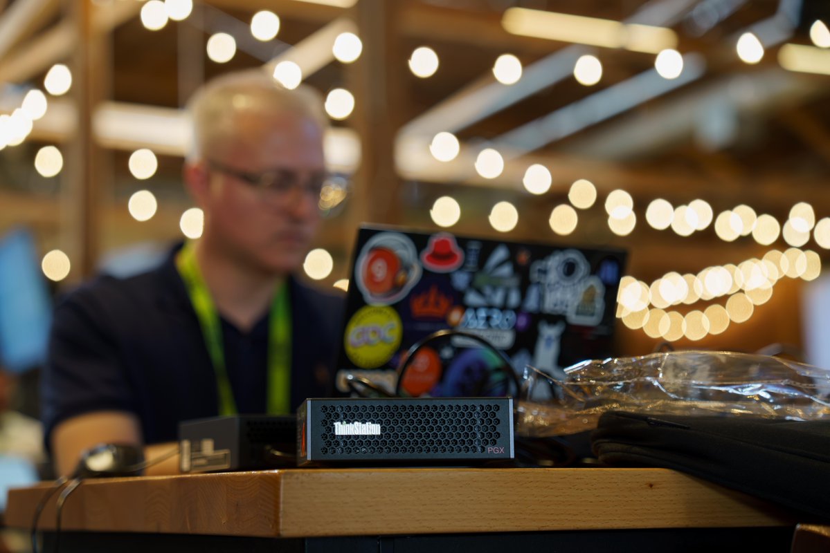 Lenovo Workstations tweet media