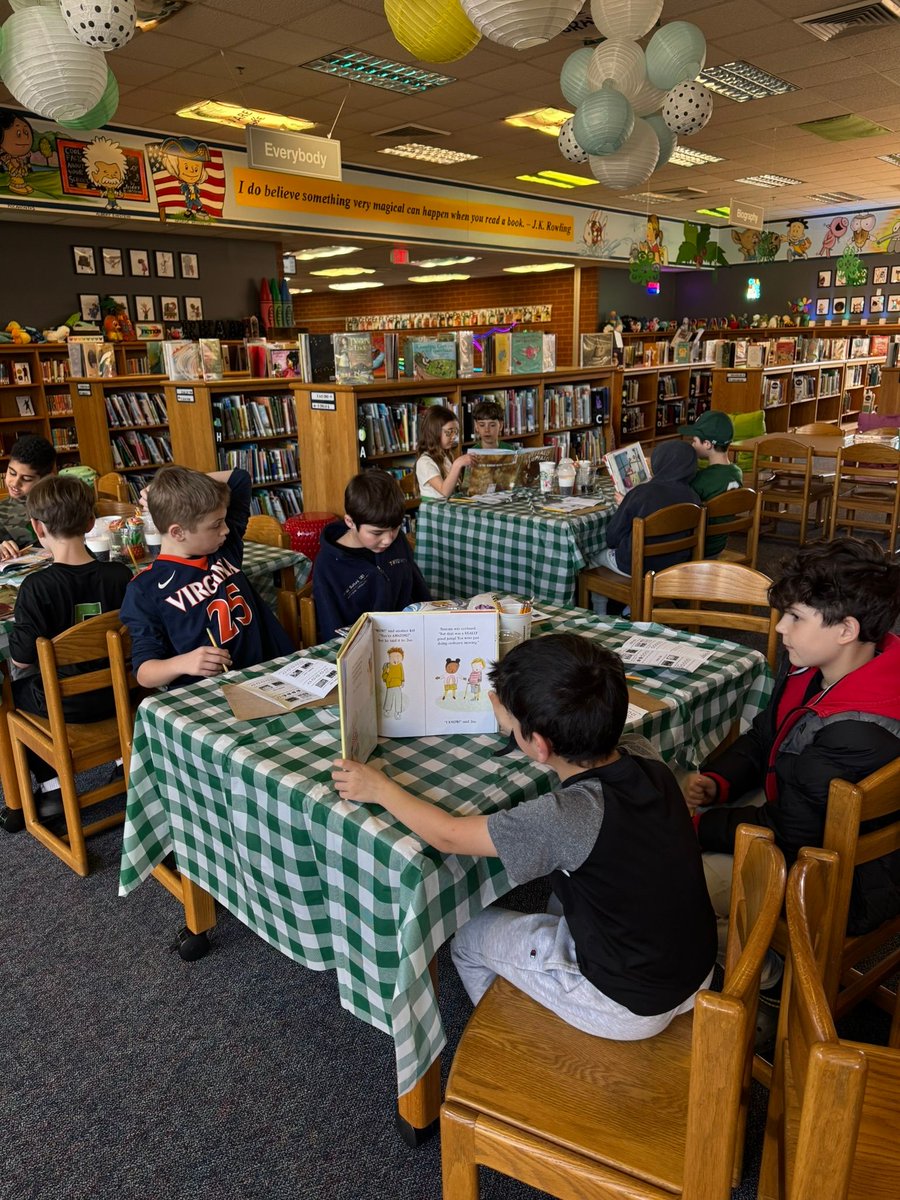 MrsLibraryLady tweet media