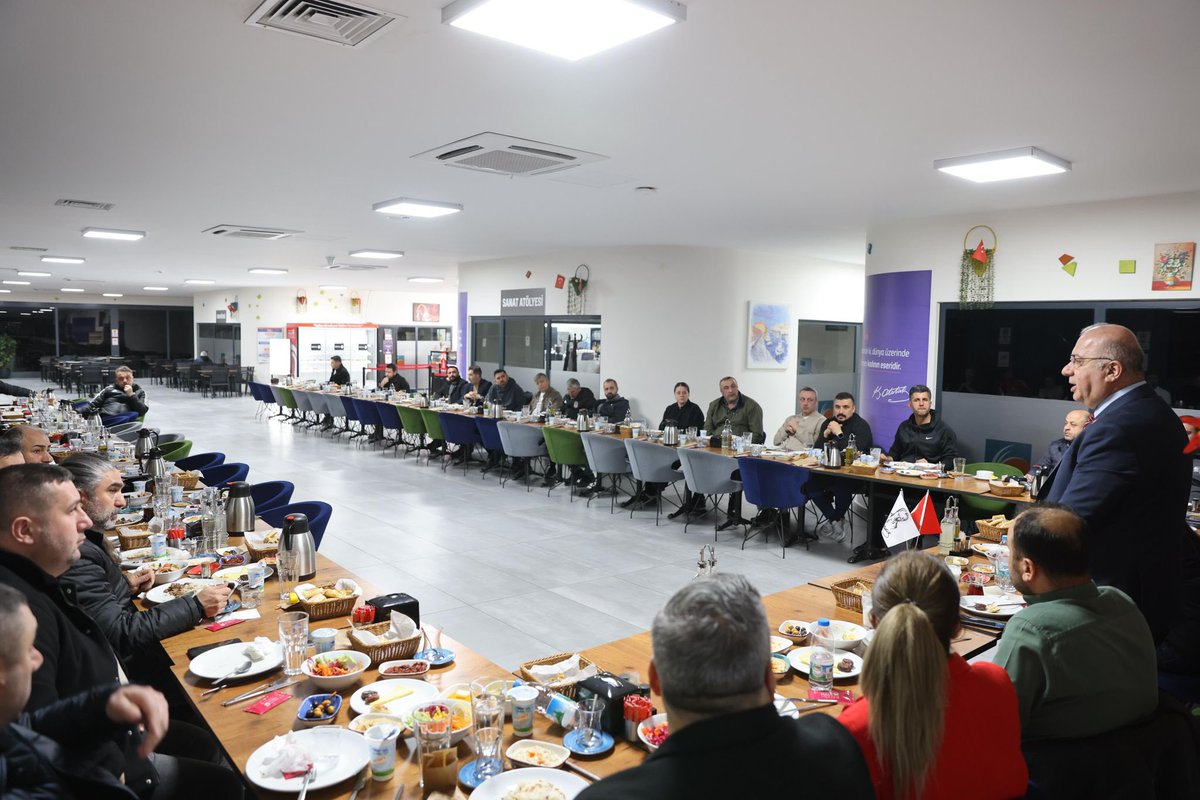 Ckbirligi's tweet photo. Çekmeköy Belediyemizin düzenlediği, amatör spor kulüpleri temsilcilerimizin katıldığı iftar programında bir araya geldik. 

Belediye Başkan Yrd Vefa Vedat Budak, İBB Spor Koordinatörü Osman Kalyoncu, kulüp başkanlarımız ve spor camiamızın kıymetli temsilcileriyle sofrada buluştuk https://t.co/ubpyFyp7zu