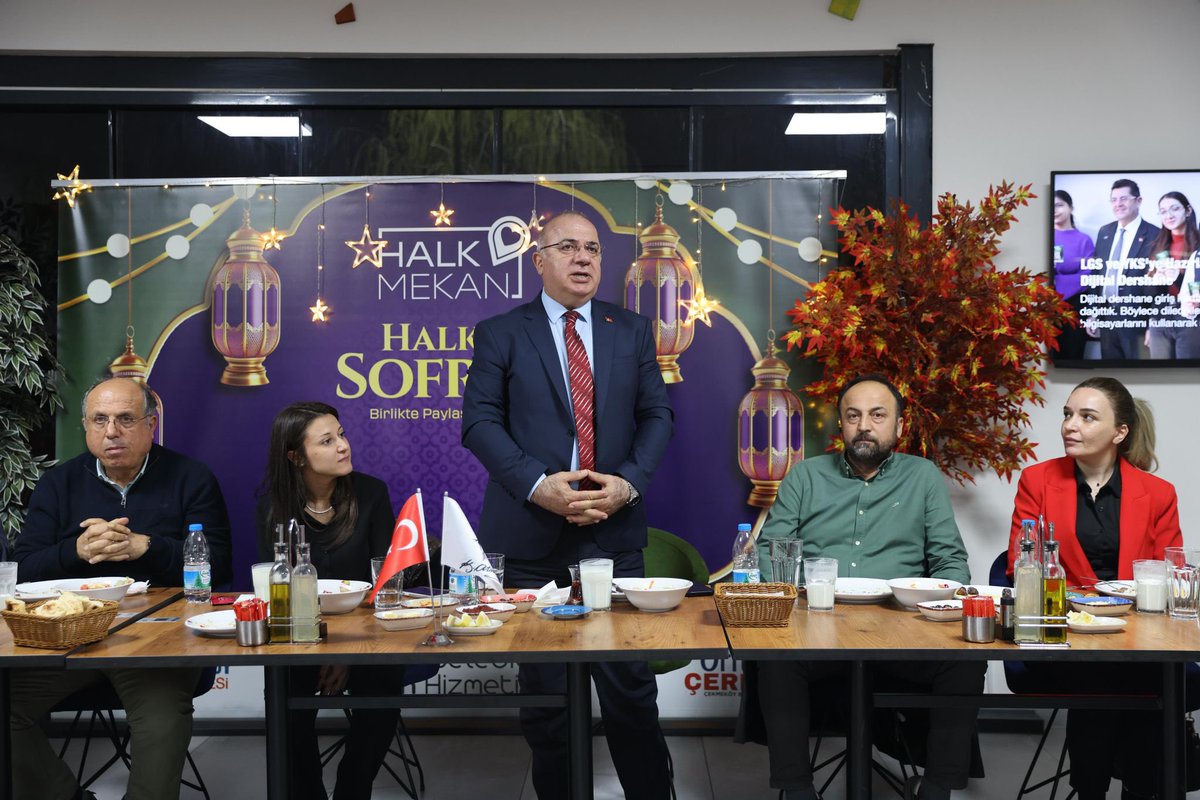 Ckbirligi's tweet photo. Çekmeköy Belediyemizin düzenlediği, amatör spor kulüpleri temsilcilerimizin katıldığı iftar programında bir araya geldik. 

Belediye Başkan Yrd Vefa Vedat Budak, İBB Spor Koordinatörü Osman Kalyoncu, kulüp başkanlarımız ve spor camiamızın kıymetli temsilcileriyle sofrada buluştuk https://t.co/ubpyFyp7zu