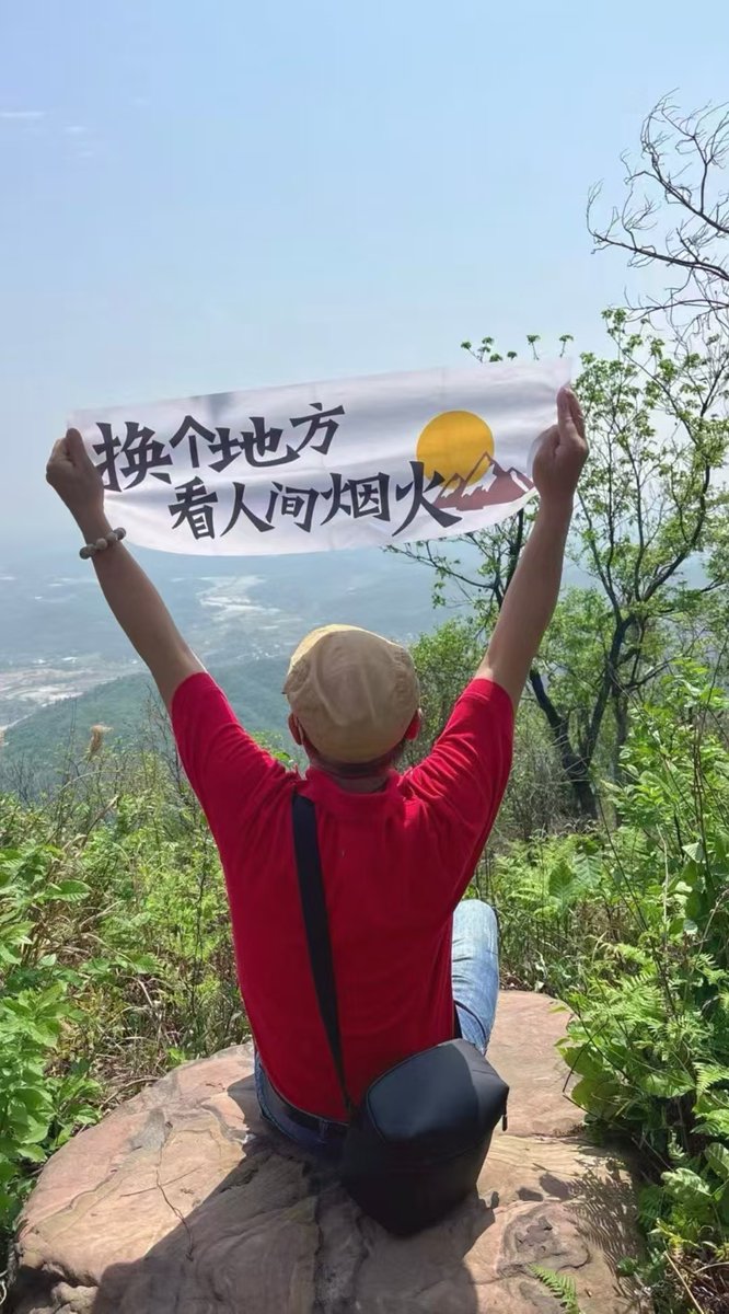 SpartenRAJ's tweet photo. 在大理洱海骑行，风裹着桂香掠过耳际，转角撞见整片格桑花向云招手 此刻镜头里的蓝，是手机调不出的心动 https://t.co/gyPX7YciCK