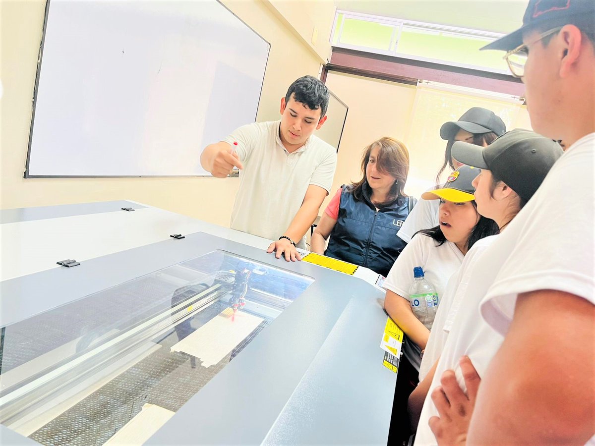 EducacionZ3_Ec's tweet photo. [CHIMBORAZO] Estudiantes de 3.° de Bachillerato de la Unidad Educativa Penipe, visitaron los laboratorios de la Universidad Regional Amazónica Ikiam con el propósito de motivarlos a continuar sus estudios superiores y conocer la investigación científica. 🔬🧪
#ElNuevoEcuador https://t.co/kjgS0gPHog