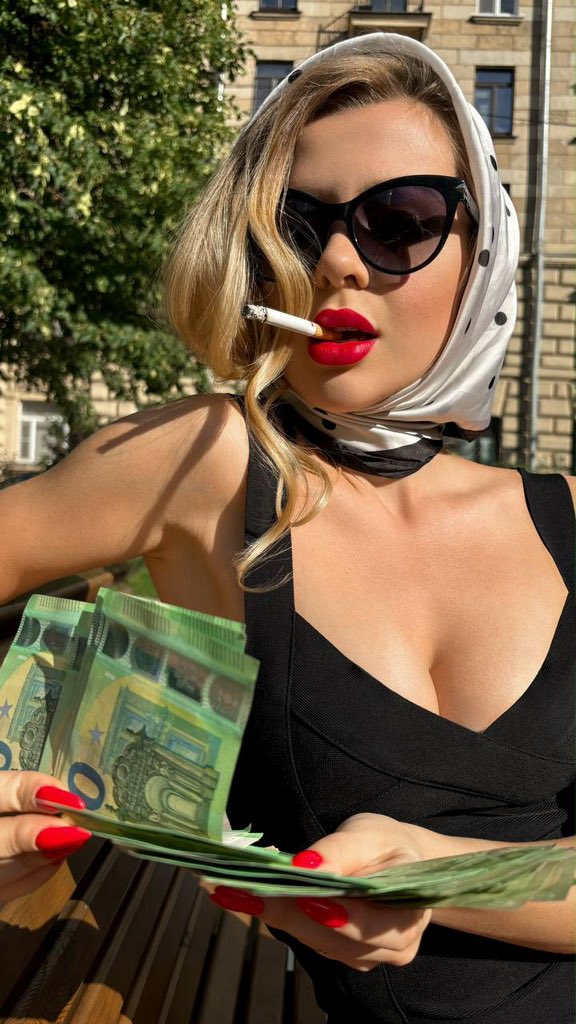 Goddess Ronika Findom tweet media