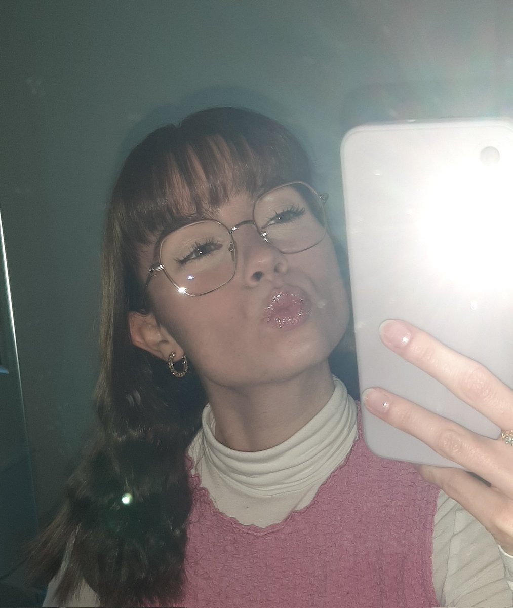 Vive le soleil et vive la vie.

Depuis hier je revis, les sorties ciné qui arrivent, DUNE, SPIDERMAN, Harry Sthles qui nous a sortis un banger, Ryan Gosling de nouveau sur grand écran, Miles Kane vendredi. Nan c'est trop

💃🏻💞🐿🌼🐙💋💕☀️🕷🧸