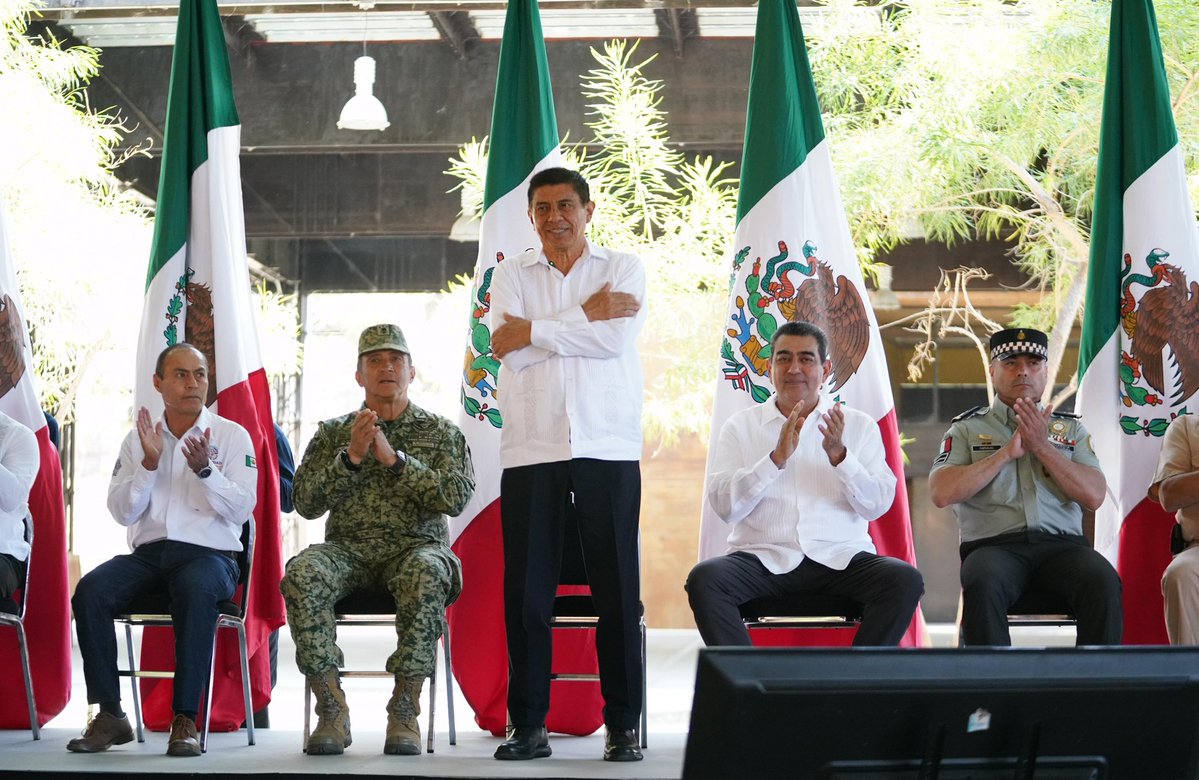 Hoy, desde Oaxaca, dimos inicio al Operativo de Semana Santa 2026 del programa Heroínas y Héroes paisanos.

Junto al gobernador <a href="/salomonj/">Salomón Jara Cruz</a> y autoridades de los tres órdenes de gobierno, reafirmamos el compromiso instruido por nuestra presidenta, la Dra. <a href="/Claudiashein/">Claudia Sheinbaum Pardo</a> de recibir,