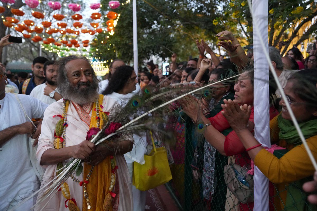 i_am_a_sadhak's tweet photo. Q: Gurudev, people across the world feel so deeply connected to you the moment they meet you. What is the secret to this belongingness, and how can we too live with such naturalness and simplicity?

@Gurudev Sri Sri Ravi Shankar ji - Remember these three aspects - naturalness, simplicity and belongingness.

I have travelled to so many countries and met thousands of people but I have never felt that anyone is a stranger and does not belong to me.

When we do not feel that someone is a stranger then they too will not look at us as a stanger. When will someone feel the belongingness? When we feel belongingness with them. Everyone is our own and no one is a stranger - this is the first mantra.

Second, whatever is inside is also outside. Just open up your heart and be natural.

Next is living a simple life. Living with the confidence that we will anyway get whatever is needed, that is simplicity. Right or wrong, I am what I am.

If we live like this, naturally, then there will not be any fear. Then there will be no doubts or blocks in life. This is the important mantra of @ArtofLiving.

Now this does not mean that because you are natural and simple, you go to your office and tell your boss, 'you are stupid'. Don't do that! Use your brains a little. ‘Gurudev says be sincere and natural’; so you go to a funeral, and say, 'I don't feel anything. Why are you crying, let us celebrate!'

I heard one gentleman went home after completing his @ArtofLiving Advanced Course, lifted his wife in his arms and happily went around the house. The wife asked, 'what happened today? Has Gurudev said love your wife?’ Then this gentleman said, ‘no, no, Gurudev said, carry your burden and botheration joyfully.'

Q: Gurudev, the botherations that I put in the basket, would they be sorted out while I am here, or will they come back to me after going home?

@Gurudev Sri Sri - Wait and watch!If you have put it for the sake of putting, you have not really dropped the botherations then you may take it back with you.

Follow @i_am_a_sadhak for more such amazing wisdom by Gurudev