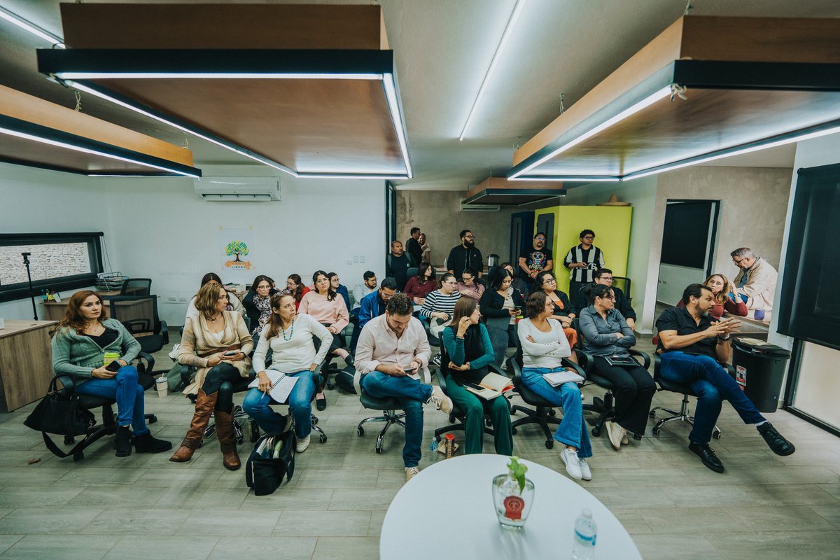 En Libera, hoy tuvimos un espacio para hablar sobre el fideicomiso para bienes inmuebles, con el Lic. Moisés Madahuar, compartiendo conocimiento clave que impacta directamente en la experiencia de quienes confían en nosotros. 💚

#libera #yucatán #comunidadlibera