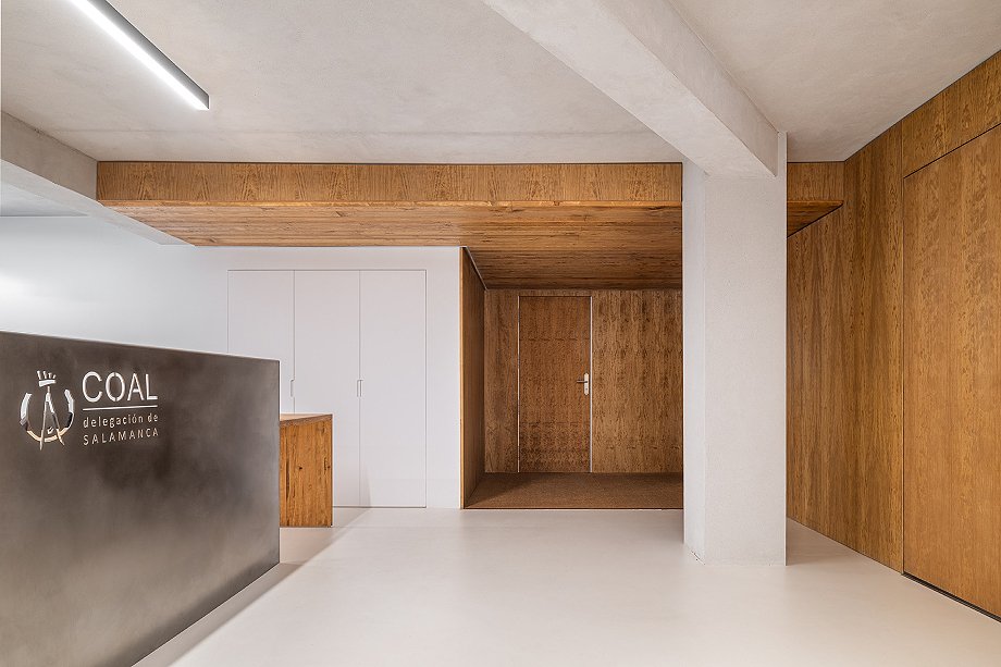 Interior_es's tweet image. The Oficina de Acciones Arquitectónicas Temporales (OAAT) was responsible for the #renovation of the Salamanca office of the Colegio Oficial de #Arquitectos de #León (COAL).
-&amp;gt; Photography: Gabriel Gallegos
-&amp;gt; interioresminimalistas.com/2026/03/19/la-…
-&amp;gt; #RenovationProjects