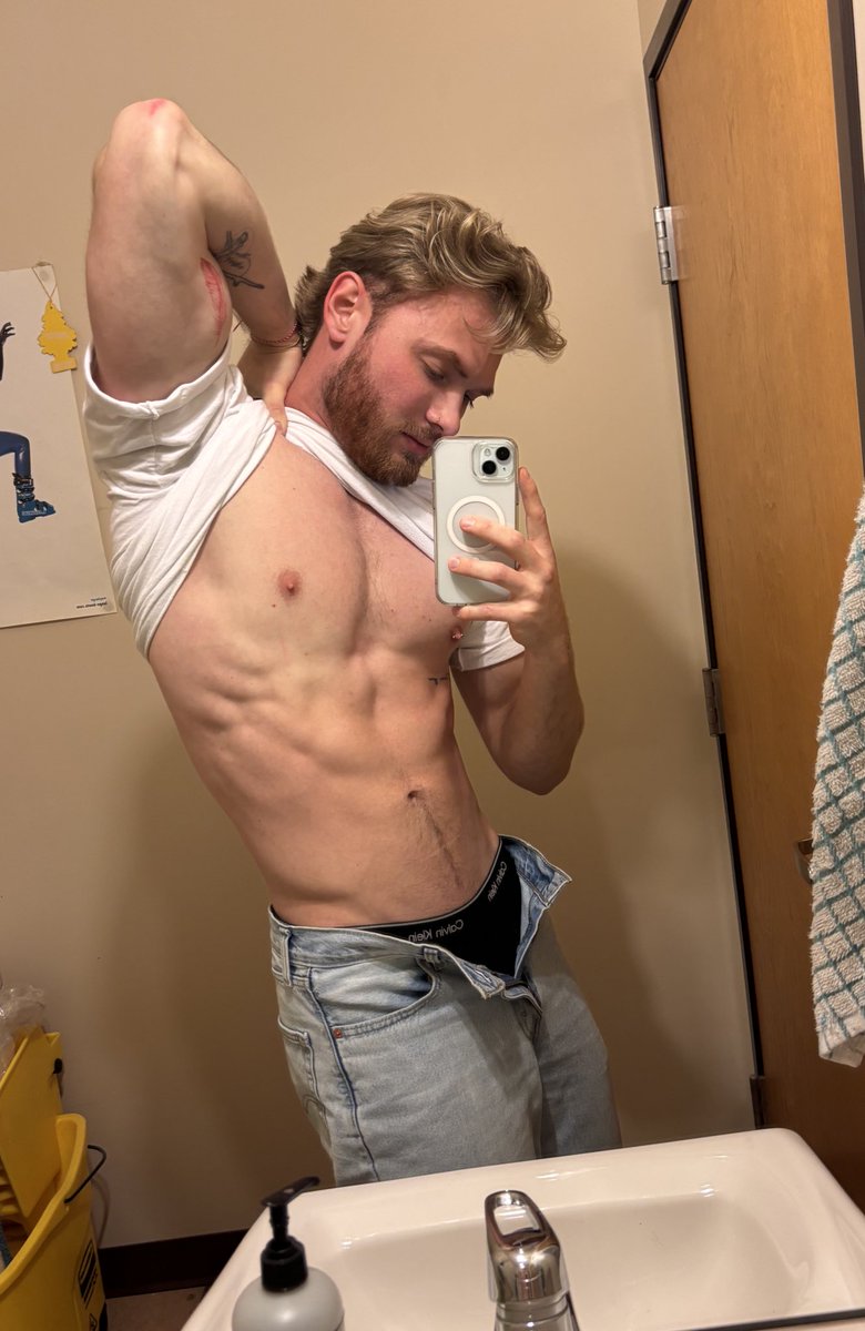 buff boy brock tweet media