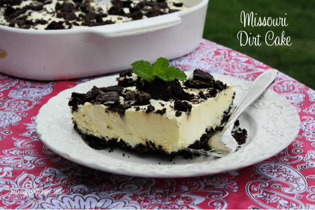 mommyskitchen's tweet photo. Sara Evans No Bake Missouri Dirt Cake is made with layers of vanilla pudding, cream cheese, whipped topping, and crushed chocolate sandwich cookies. This is the perfect summer treat!! @saraevansmusic   #dirtcake Click the link for the recipe: https://t.co/jGY39vIZO6 https://t.co/IfZKoc8zqG