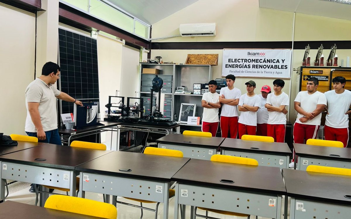 EducacionZ3_Ec's tweet photo. [CHIMBORAZO] Estudiantes de 3.° de Bachillerato de la Unidad Educativa Penipe, visitaron los laboratorios de la Universidad Regional Amazónica Ikiam con el propósito de motivarlos a continuar sus estudios superiores y conocer la investigación científica. 🔬🧪
#ElNuevoEcuador https://t.co/kjgS0gPHog