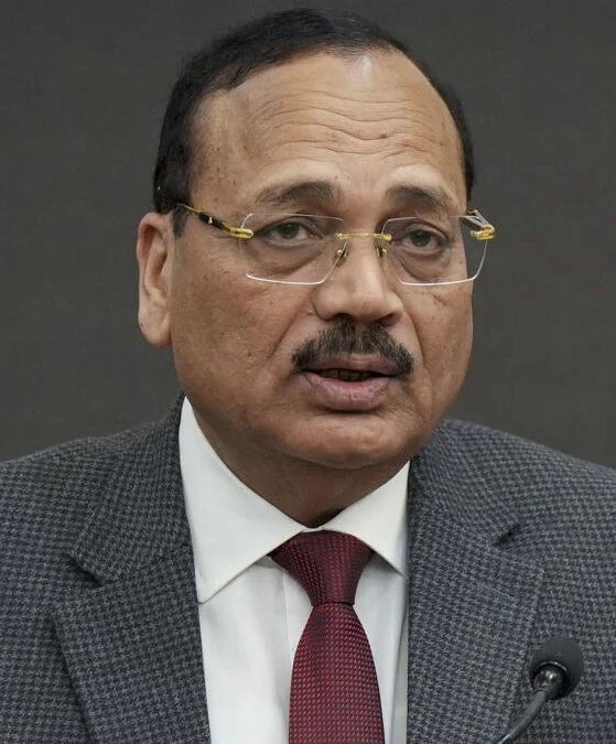 फैसले की घड़ी नज़दीक आ चुकी है। 🚨

अगले 12 घंटे के लिये कमर कस लीजिए।

UGC पर सुप्रीम सुनवाई होने में मात्र कुछ घंटे और बचा है। 

लेकिन अभी भी सबसे बड़ा सवाल बना है।
Ews आरक्षण बिना किसी रोक के लागू हो गया सुप्रीम कोर्ट ने कोई रोक नहीं लगाई ।

क्या केंद्र सरकार इस क़ानून को लागू