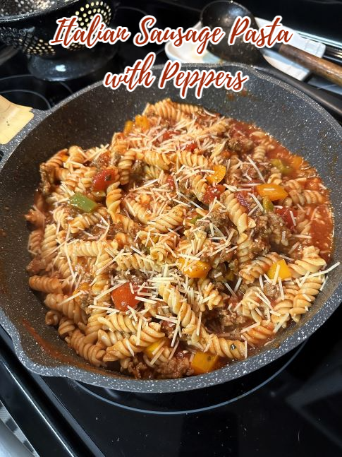 mommyskitchen's tweet photo. This sausage and pepper pasta skillet is loaded with fresh bell peppers, zucchini, onion, garlic, sweet Italian sausage, a blend of spices, and marinara. This is a quick weeknight dinner that everyone will love. #dinner #pasta Recipe Link:  https://t.co/6BIUHMCAoo https://t.co/r2k4uAH22K