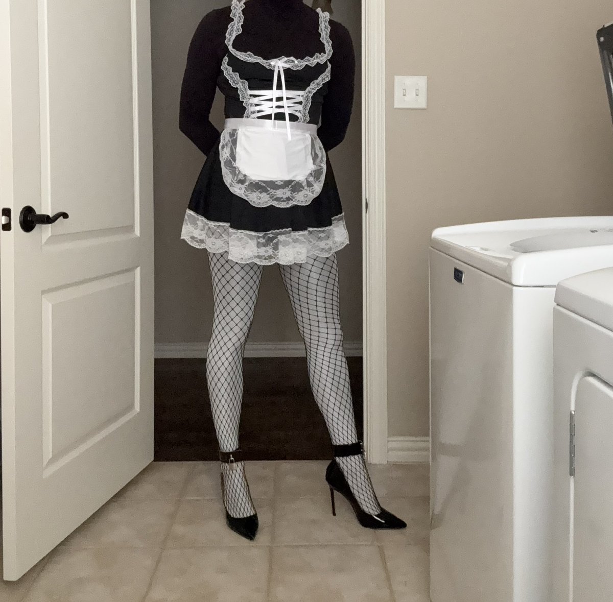 KimoRyder's tweet photo. The best lighting in my house is in the laundry room. How fitting😂

#sissy #sissymaid #maid #maidoutfit https://t.co/no1DGMKmgd