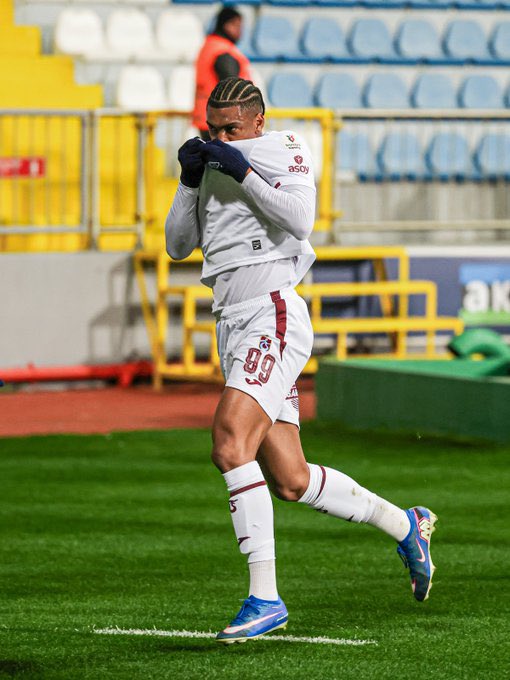 Sen mi gerçek adını söylersin yoksa ben mi sana Rodellaga diyim