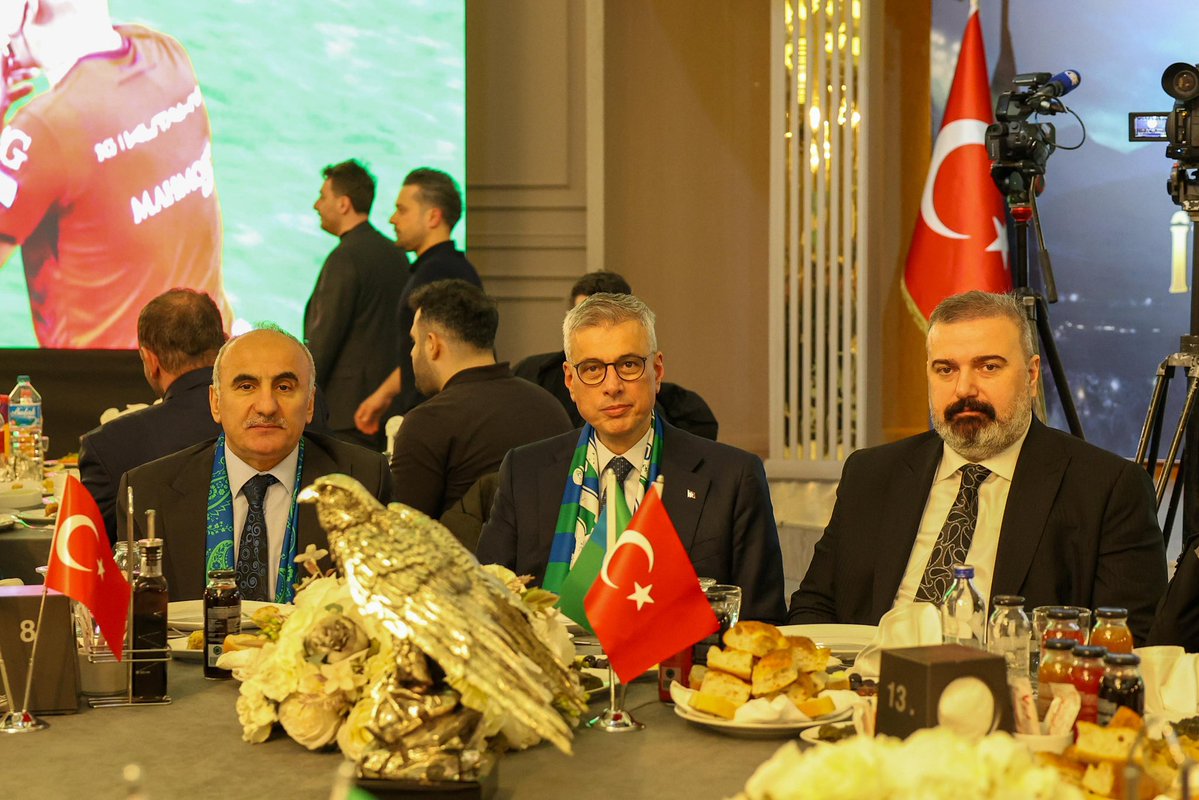 Sağlık Bakanımız Prof. Dr. Kemal Memişoğlu’nun teşrifleriyle;
Rize Valimiz İhsan Selim Baydaş, İl Başkanımız Yılmaz Katmer, Belediye Başkanımız Rahmi Metin, teşkilatımız ve taraftarlarımızla birlikte, Çaykur Rizespor’umuzun düzenlediği iftar programında buluştuk.

<a href="/drmemisoglu/">Prof. Dr. Kemal Memişoğlu</a>