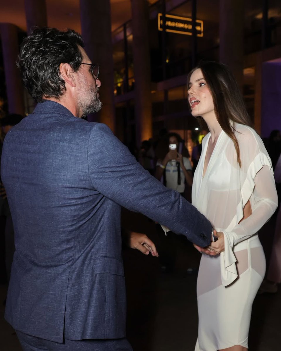 CamilaQDaily's tweet photo. O reencontro de milhões! 🥹🪽 Camila Queiroz e Rodrigo Lombardi estiveram na Festa do Cinema, em celebração ao cinema brasileiro, no Rio de Janeiro ontem (17/03). Sempre serão Angel e Alex! ✨ https://t.co/oocLgnoIqm