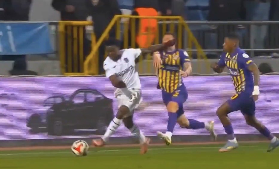 CE RONALDO 👓 tweet media