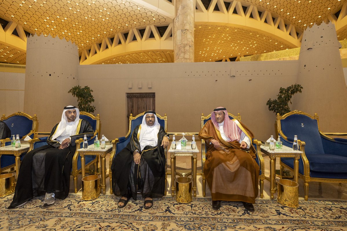 #الرياض | معالي نائب وزير الخارجية #وليد_الخريجي <a href="/W_Elkhereiji/">وليد الخريجي</a> يستقبل معالي وزير الدولة بوزارة خارجية دولة الإمارات العربية المتحدة خليفة المرر، وذلك لدى وصوله مطار الملك خالد الدولي بالرياض.
