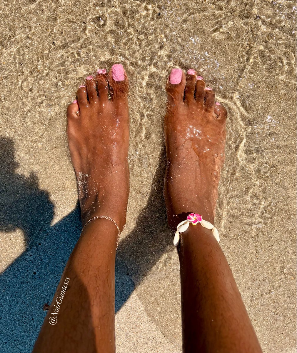 Noir Giantess tweet media