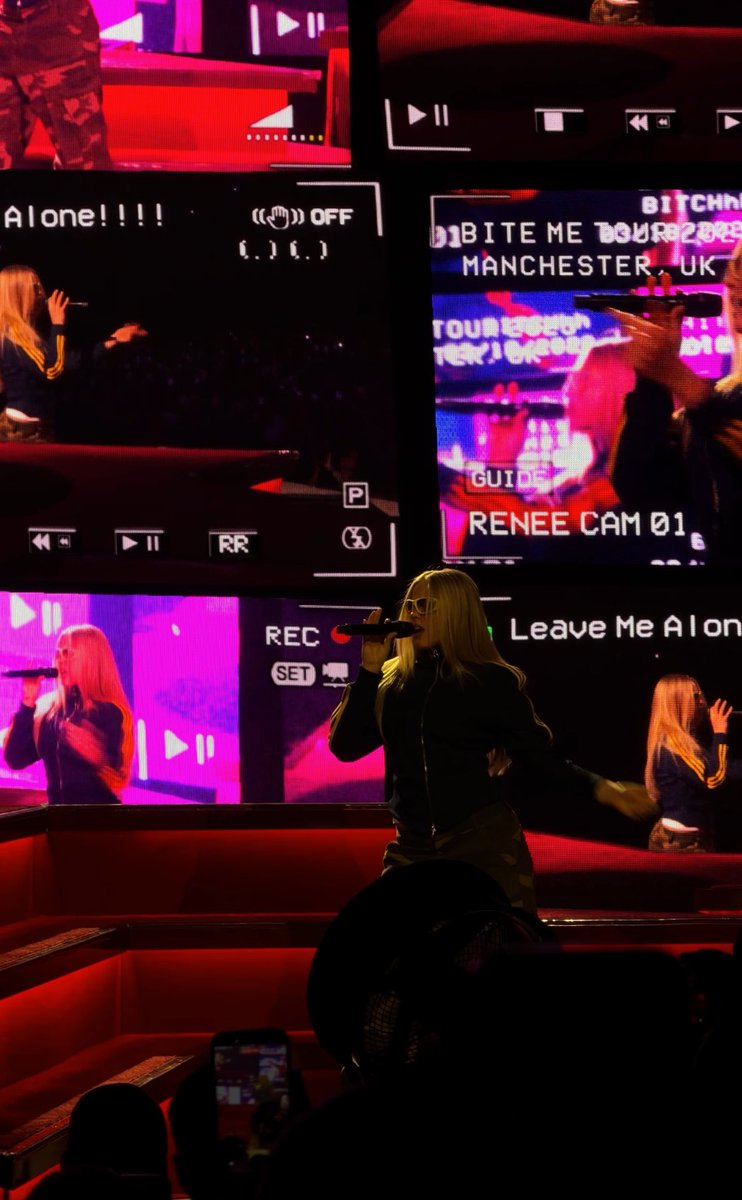 fletchersrosie's tweet photo. tonight was incredible i swear this woman just gets better and better #BiteMeManchester https://t.co/5o8Y8e0UOv